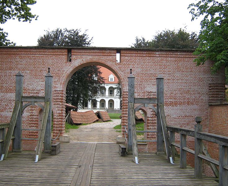 birzu pilies vartai