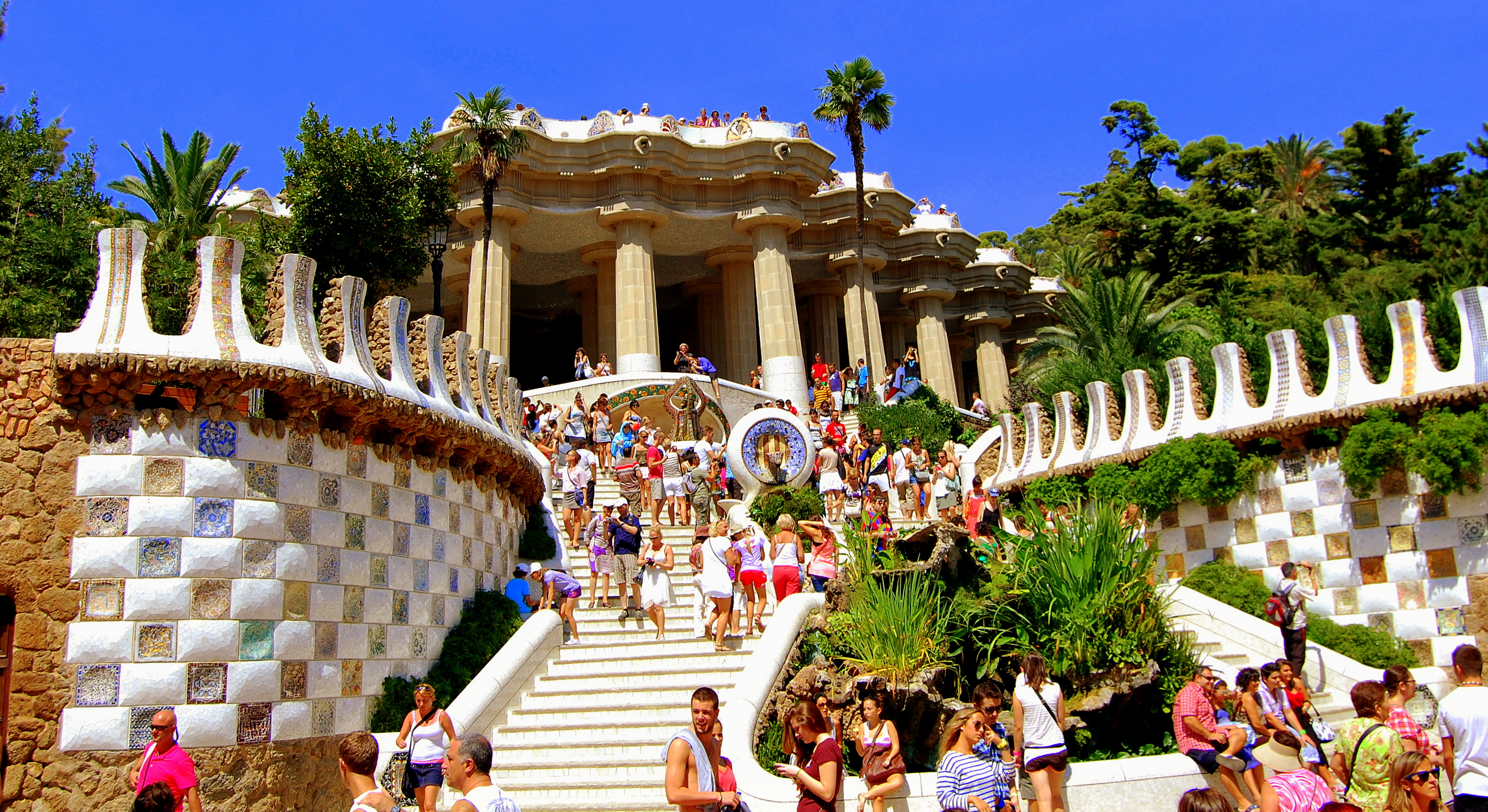 Parc-Guell-Staircase-Wiki