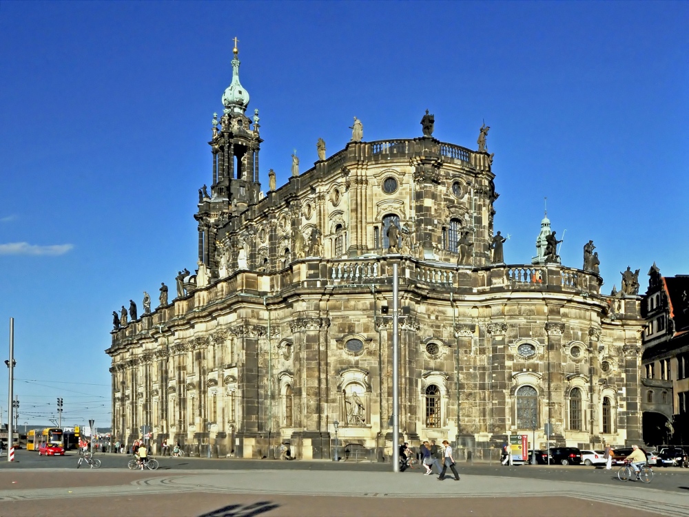 Hofkirche-Dresden-a18842192