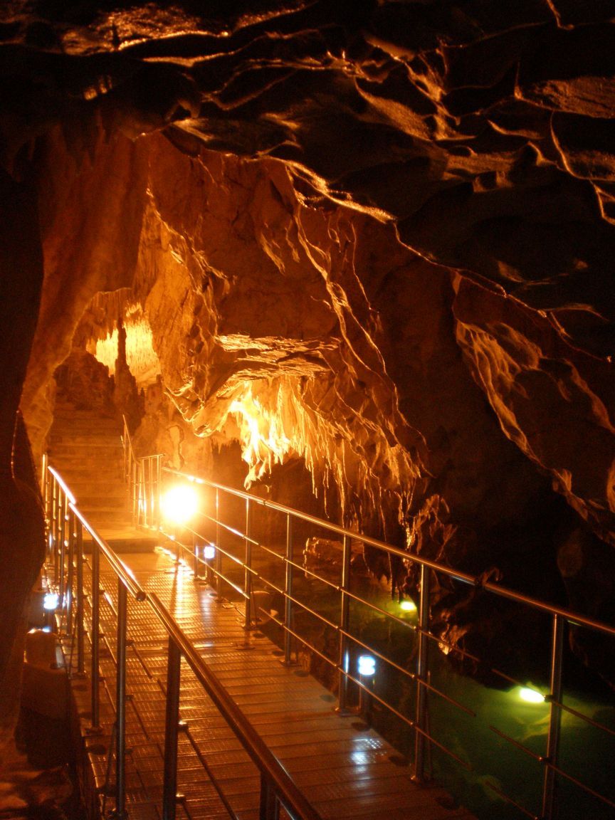 dragon-s-cave-kastoria-greece+1152_12911531196-tpfil02aw-31883