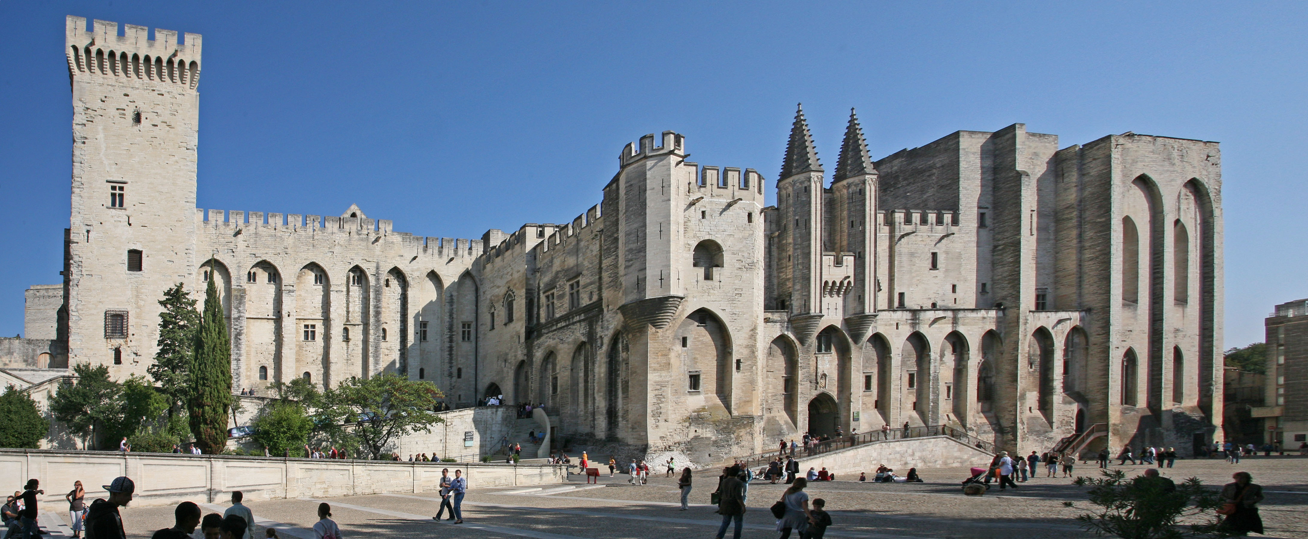 Avignon,_Palais_des_Papes_by_JM_Rosier