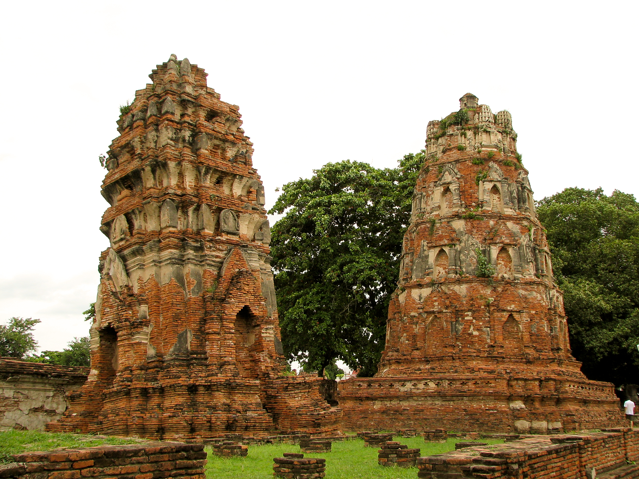 Ruins_of_Ayutthaya_Thailand_14