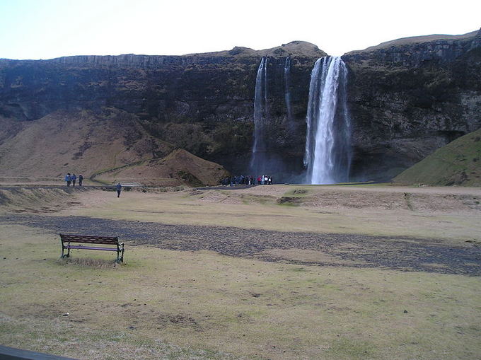 seljalandsfoss-krioklys-vienas-graziausiu-visoje-islandijoje-5115f6e236e37