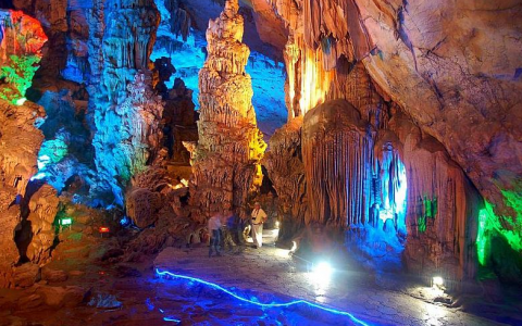 reed-flute-cave-in-guilin-china
